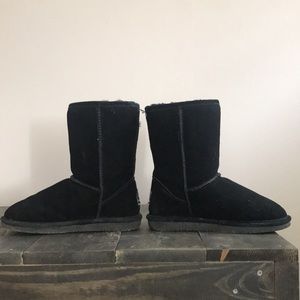 Women’s BearPaw Boots. Size 7. Black